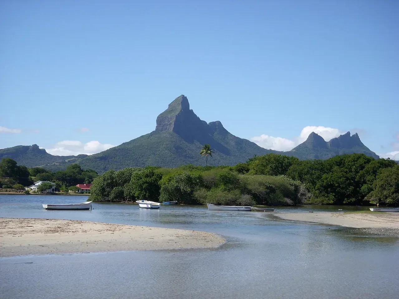 Blue Bay beach in Mauritius — snorkeling at the coral reef