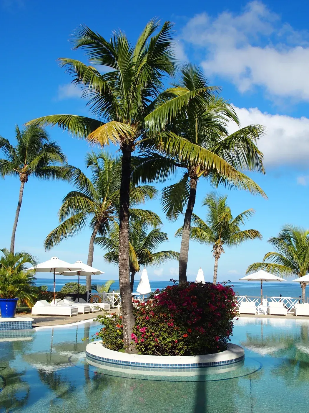 Hidden beach Roches Noires in Mauritius — secret tip